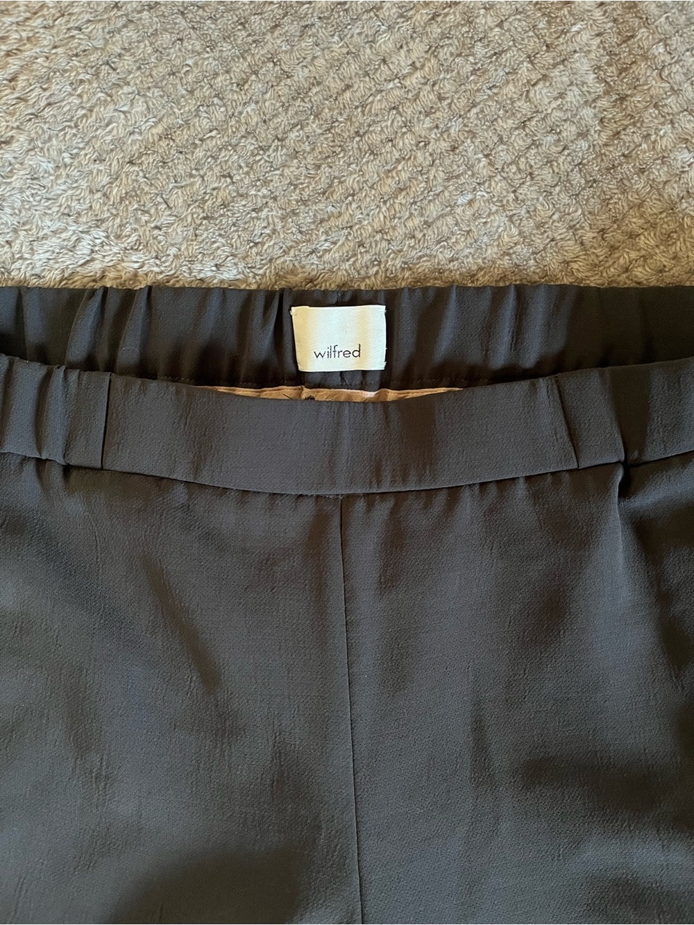 Aritzia Wilfred Darontal Cropped Crepe Trousers - Picture 3 of 10